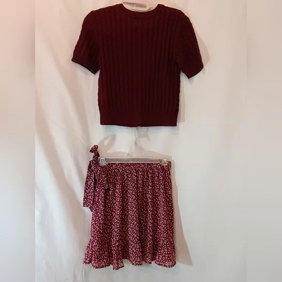Hollister Burgundy Floral Skirt And Sweater Cardigan - Picture 4 of 7